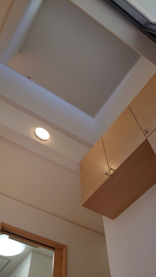 【その他】 | 西河原戸建賃貸 | 吹き抜けがある明るく開放的な玄関