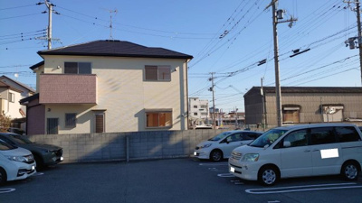 【駐車場】 | 西河原戸建賃貸 | 南側が月極駐車場なので明るいです。