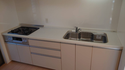 【キッチン】 | 西河原戸建賃貸 | キッチンもとっても綺麗です。ガスコンロも令和5年11月に交換済みです