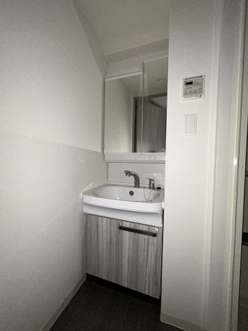 グランカリテ北大阪リヴィエの独立洗面台