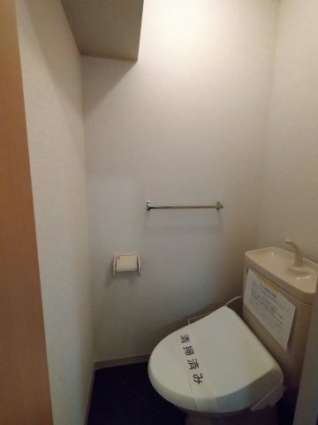 【トイレ】 | ウォシュレット・上部には収納棚！