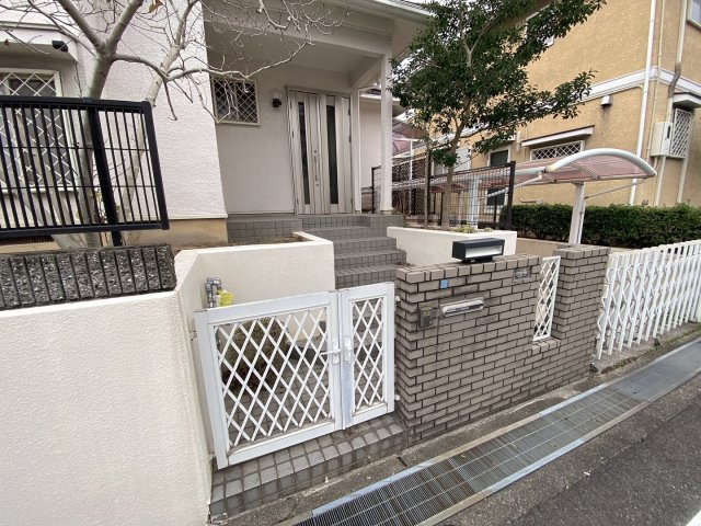 津々山台4丁目戸建のエントランス