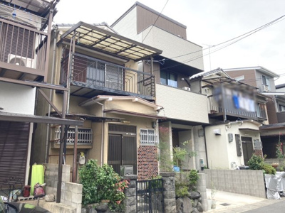 【前面道路含む現地写真】 | 向島津田町　中古戸建 | 周辺はスーパー、コンビニや銀行が徒歩圏にあり便利です♪