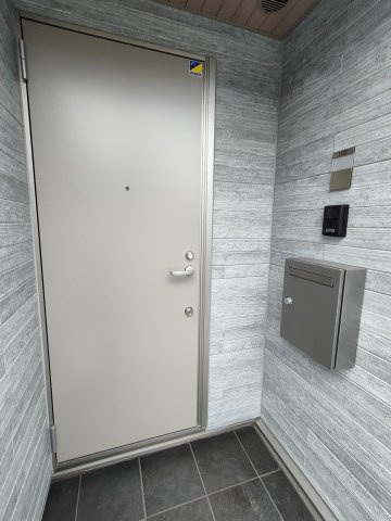 府中市白糸台１丁目のアパートのエントランス