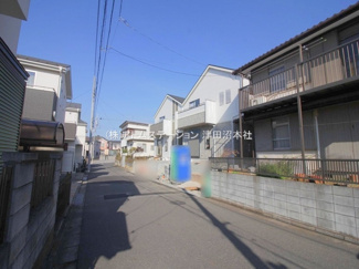 【前面道路含む現地写真】