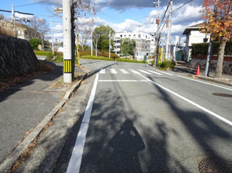 【前面道路含む現地写真】 | 川西市けやき坂2丁目　建築条件無土地
