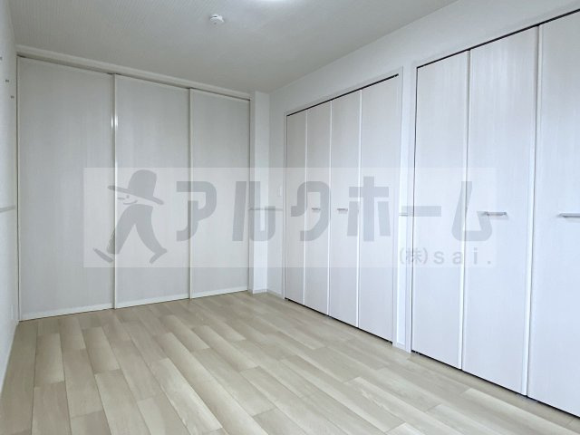 パルテール八尾の洋室