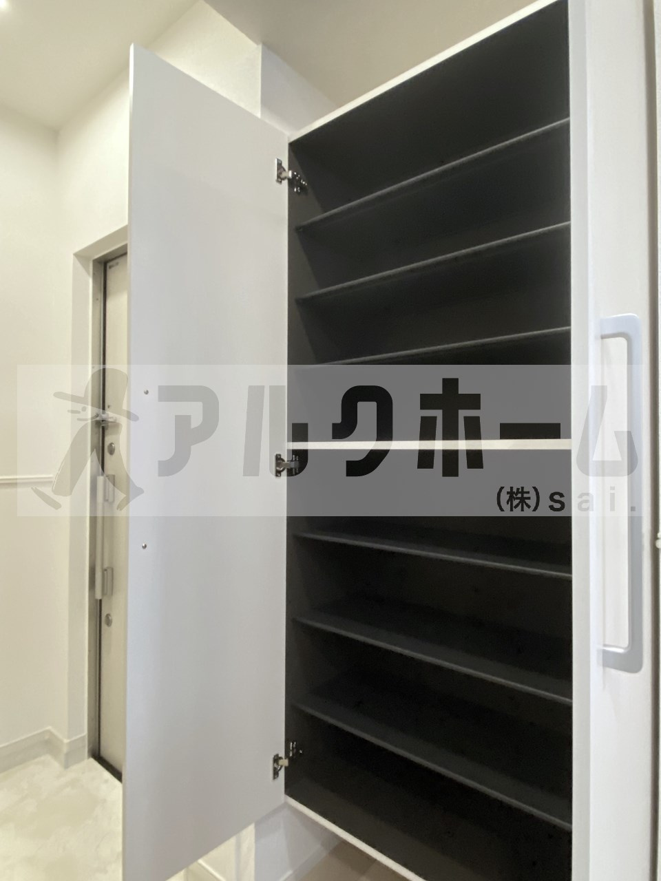 パルテール八尾の玄関