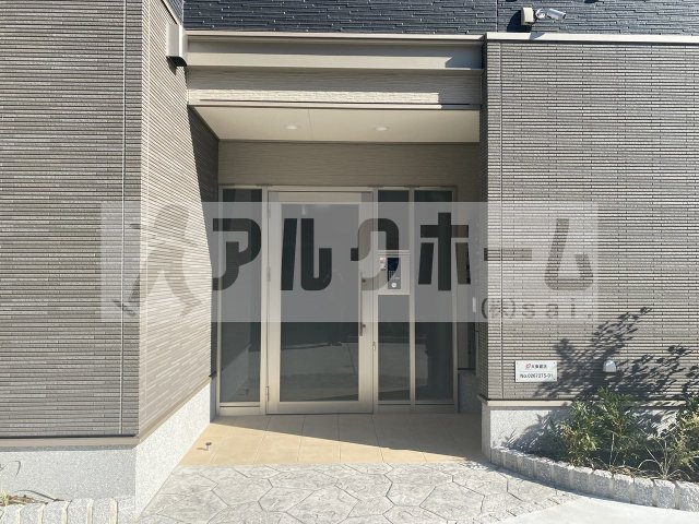 パルテール八尾のエントランス