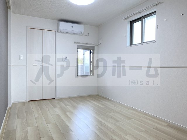 パルテール八尾の洋室