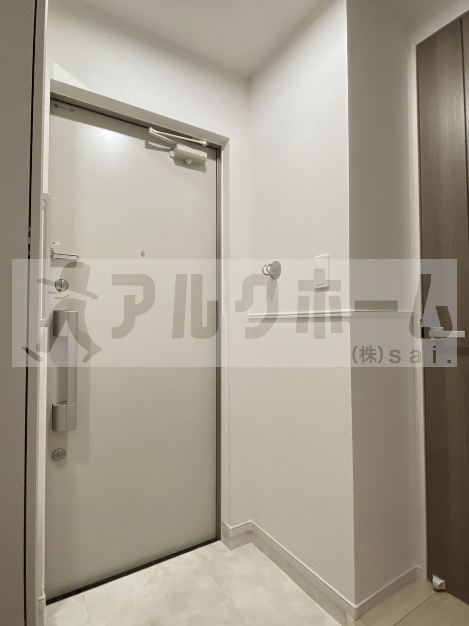 パルテール八尾の玄関