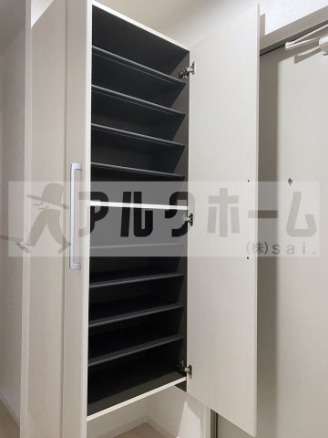 パルテール八尾の玄関