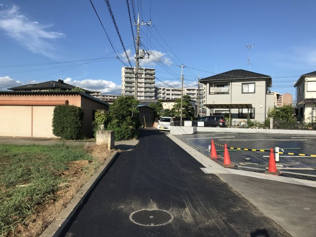 鴻巣市箕田の売地の前面道路含む現地写真