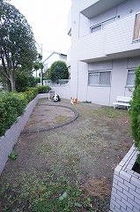 【その他共用部分】 | エンゼルハイム戸田 | エントランスの横の広場
