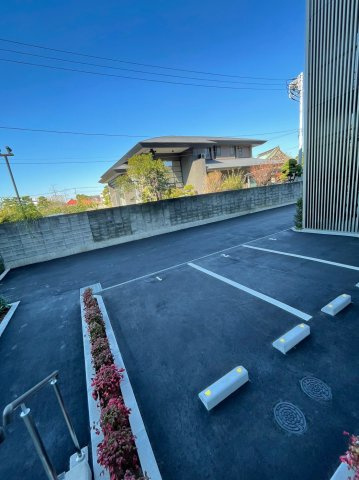 サステナブランシェ本行徳の駐車場