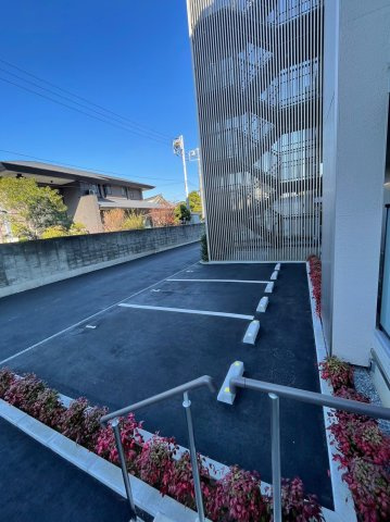 サステナブランシェ本行徳の駐車場