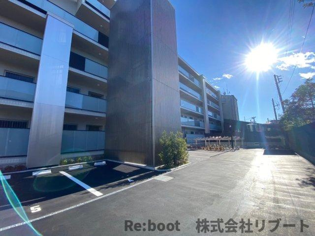 サステナブランシェ本行徳の駐車場