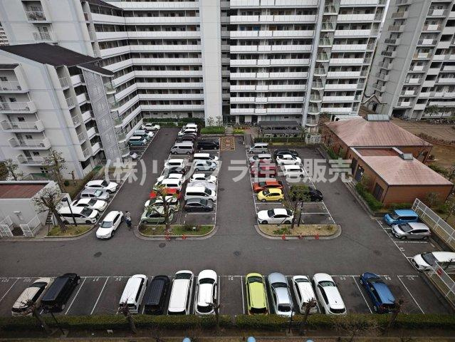 メイプルパーク・スクエア東弐番街の駐車場|敷地内駐車場
■物件内覧・資金計画相談・住宅ローン相談、リフォーム相談、お問合せ受付中■
※当日・翌日のご内覧、ご相談はお電話でのお問合せがスムーズです！