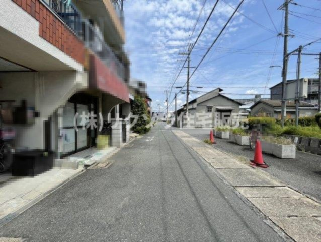 守口市八雲北町2丁目　中古戸建の前面道路含む現地写真|前道　南　幅員3.8ｍ
■物件内覧・資金計画相談・住宅ローン相談、リフォーム相談、お問合せ受付中■
※当日・翌日のご内覧、ご相談はお電話でのお問合せがスムーズです！