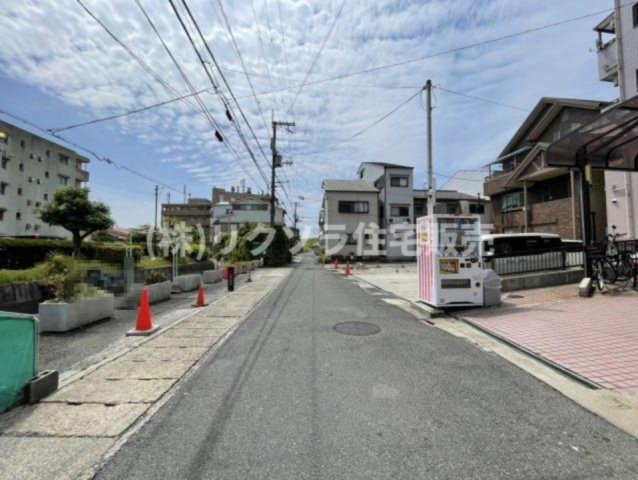 守口市八雲北町2丁目　中古戸建の前面道路含む現地写真|前道　南　幅員3.8ｍ
■物件内覧・資金計画相談・住宅ローン相談、リフォーム相談、お問合せ受付中■
※当日・翌日のご内覧、ご相談はお電話でのお問合せがスムーズです！