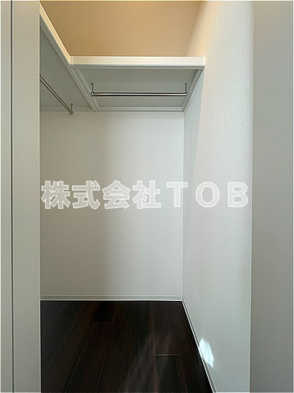 【収納】 | ウェルスクエア高井戸東 | 洋室4.3帖　ウォークインクローゼット