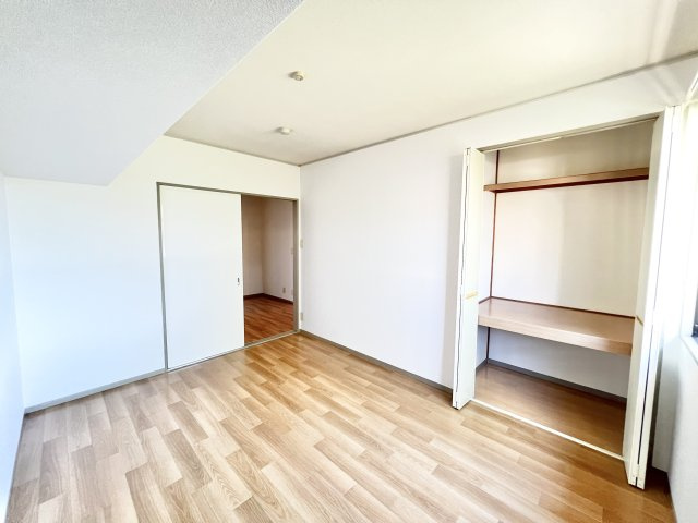 サンウエストの洋室|※別部屋参考写真