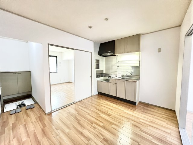 サンウエストの居間・リビング|※別部屋参考写真