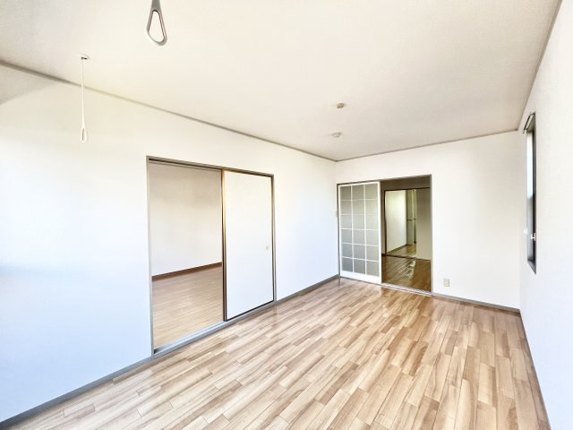 サンウエストの居間・リビング|※別部屋参考写真