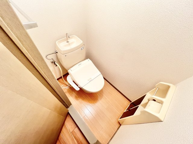 サンウエストのトイレ|※別部屋参考写真