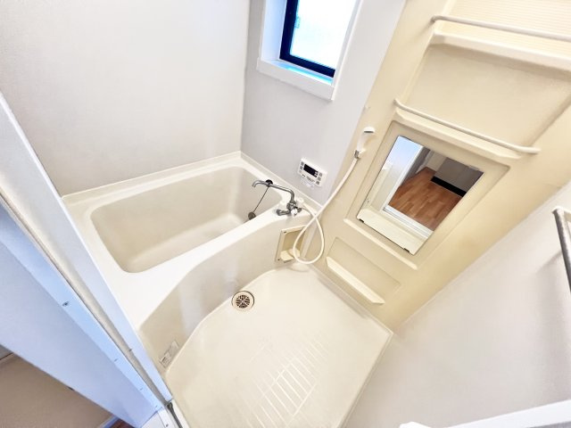 サンウエストの浴室|※別部屋参考写真