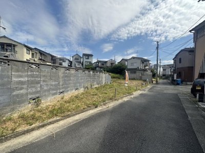 【前面道路含む現地写真】 | 深草東伊達町　新築戸建 | 閑静な住宅地＆生活施設で小・中学校、病院、コンビニ、銀行も充実♪