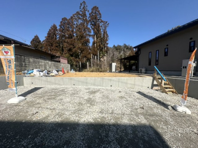 【駐車場】 | 鳴滝宇多野谷　新築戸建 | 更地となりました!!
前道南側幅員約5.8ｍありますので駐車しやすいです♪