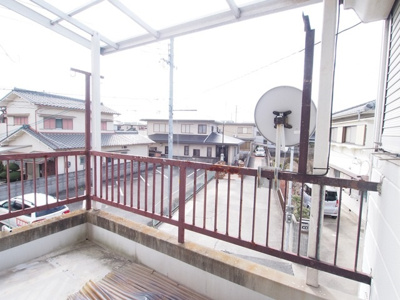 【バルコニー】 | 東神吉町西井ノ口戸建 | バルコニーからの眺めを楽しみながら食事をしませんか