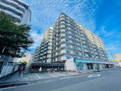 【外観】 | 大津スカイハイツ | 鉄骨鉄筋コンクリート造11階建てのマンションの6階部分です!!
買い物施設、教育施設徒歩圏内に点在しています!!