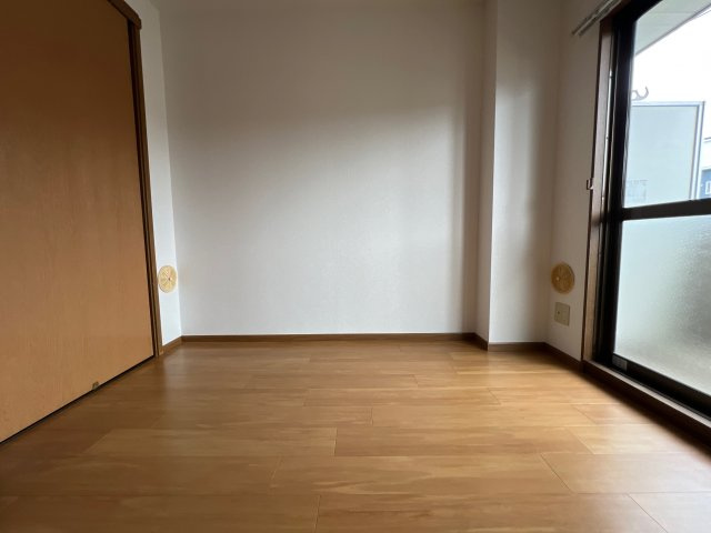 シャルマン今宿の洋室