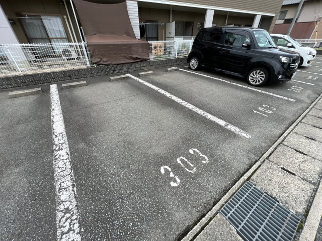 シャルマン今宿の駐車場
