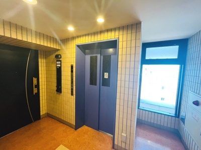 【その他共用部分】 | エミネンス西院 | 南・北・西の3方角住戸の為開口部が多く、通風良好なお住いです♪