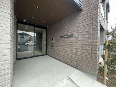 【エントランス】 | トリコロールK【SHM】 | エントランスはオートロック付き！