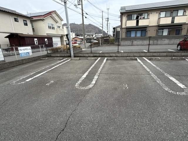 クルールアヴニールの駐車場