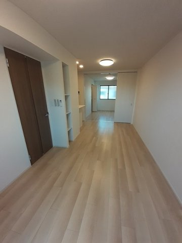 【居間・リビング】 | エーエスコート　グレイス | こちらの居間で趣味の時間をお楽しみください