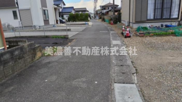 ６２１４９　岐阜市鏡島中１丁目土地の前面道路含む現地写真
