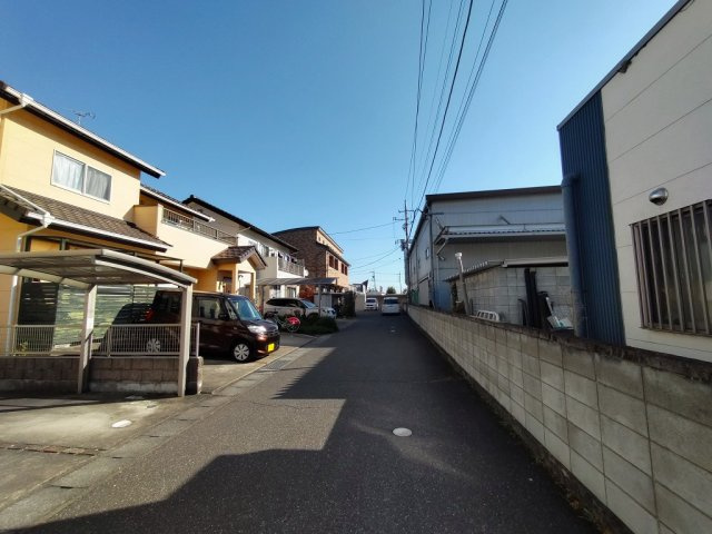 高崎市上並榎町中古住宅の前面道路含む現地写真