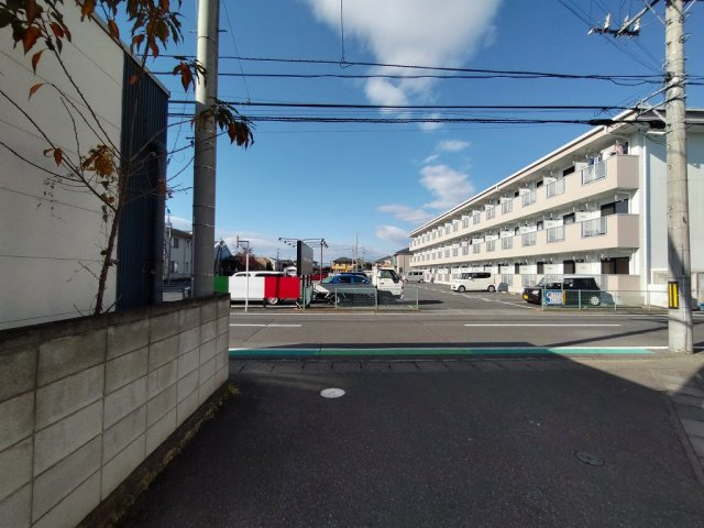 高崎市上並榎町中古住宅の前面道路含む現地写真