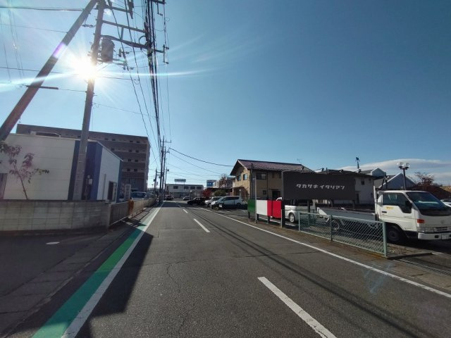 高崎市上並榎町中古住宅の前面道路含む現地写真