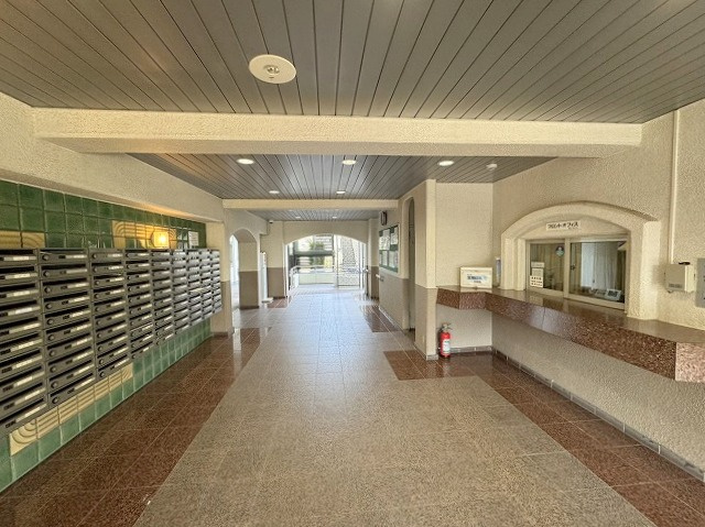 グレースハイツ三郷のエントランス|エントランス内の写真になります。