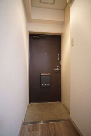 スイートキャッスル市川の玄関