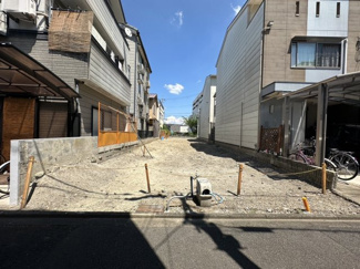 【前面道路含む現地写真】 | 周辺には大きな公園や学校もあり、商業施設も充実しています♪