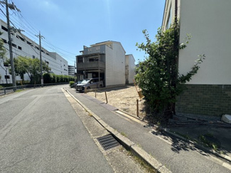 【前面道路含む現地写真】 | お子様の通学に嬉しい小・中学校も徒歩圏内にあります♪