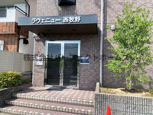 ラヴェニュー西牧野のエントランス|ゆとりのあるエントランスです