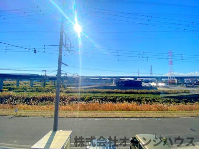 【展望】 | 伊勢原市下糟屋　中古戸建 | 開放感あふれる美しい眺望や、いつまでも見ていたくなる星の輝きが、室内まで直接届きます。